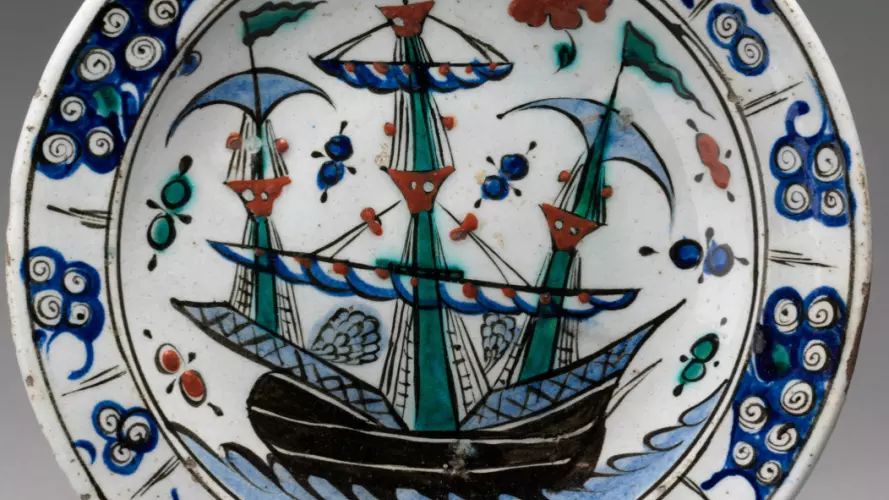 Seventeenth-century Turkish dish with sailing-ship design